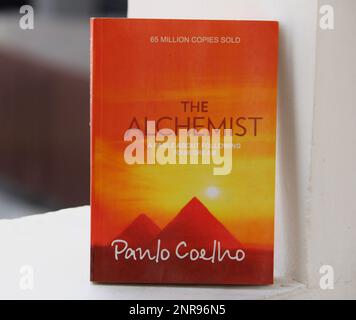 Der Alchimist von Paulo Coelho Stockfoto