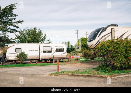 Oceano, Kalifornien, USA - 12. Januar 2022. Campingplatz Oceano für Wohnmobile und Wohnmobile, San Luis Obispo County, California Central Coast Stockfoto