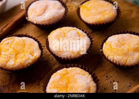 Santa Teresa Eigelb ist ein traditionelles spanisches Dessert und besteht aus Zucker und Eigelb. Stockfoto