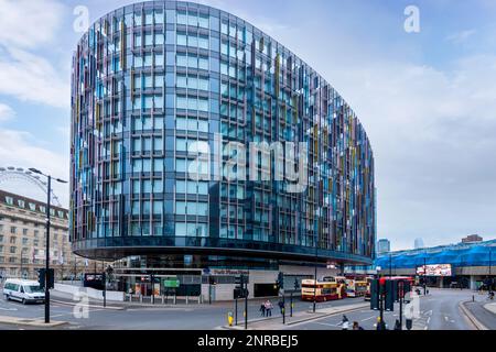 London, Großbritannien - 12. Februar 2023: Beautiful Park Plaza Hotel Waterloo London, Großbritannien Stockfoto
