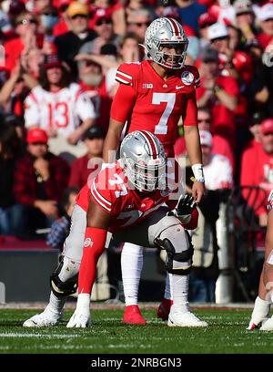 (DATEIFOTOS). Ehemaliger Ohio State buckeye Offensive Tackle (77) Paris Johnson Jr., der im NFL Draft 2023 unter die Top 10 gehen wird, auch mit dem ehemaligen Buckeyes Quarterback (7) CJ Stroud. Hier wird er am 1. Januar 2022 gegen die Utah Utes während des Rose Bowl abgebildet. Der NFL Draft 2023 findet am 27. April 2023 in Kansas City statt. (Obligatorische Gutschrift: Jose Marin/MarinMedia.org/CSM) (absoluter vollständiger Fotograf, erforderliche Gutschriften) Stockfoto