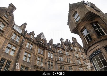 Ein Blick auf die Cockburn Street in Edinburgh an einem ruhigen Sonntagmorgen Stockfoto