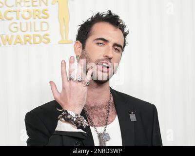 Jordan Firstman wird am Sonntag, den 26. Februar 2023, auf der Fairmont Century Plaza in Los Angeles, Kalifornien, bei den 29. Annual Screen Actors Guild Awards ausgezeichnet. (Foto: Sthanlee B. Mirador/Sipa USA) Stockfoto