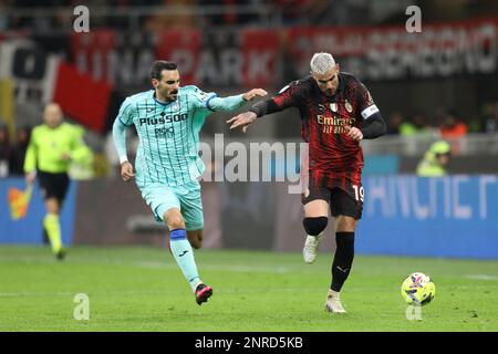 Mailand, Italien. 26. Februar 2023. Theo Hernandez #19 in Aktion während der Serie A Match zwischen AC Milan und Atalanta Bergamo im Stadio Giuseppe Meazza am 26. 2023. Februar in Mailand, Italien Kredit: Mickael Chavet/Alamy Live News Stockfoto