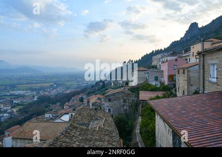 Die Landschaft von Pietravairano, einer ländlichen Stadt in der Provinz Caserta. Stockfoto