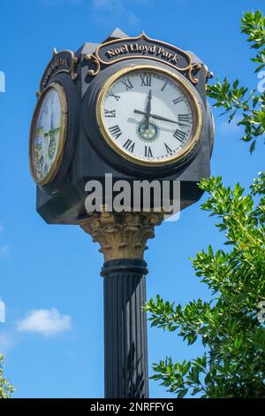 Karibik, Britische Jungferninseln, Tortola, Roadtown, Uhr im Park Stockfoto