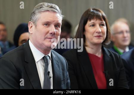 Labour Party-Führer Sir Keir Starmer im Vorfeld seiner Rede im britischen Finanzbüro im Zentrum von London, um weitere Einzelheiten über die Wachstumsmission der Partei zu erläutern, die darauf abzielt, dass das Vereinigte Königreich in der ersten Amtszeit von Labour in den G7 Jahren das höchste nachhaltige Wachstum verzeichnet. Foto: Montag, 27. Februar 2023. Stockfoto