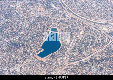 Luftaufnahme des Silver Lake Reservoir und der Umgebung Stockfoto