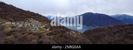 Blick aus der Vogelperspektive auf das Dorf Corniga am Comer See Stockfoto