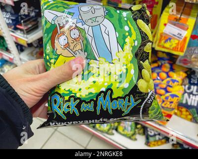 Tyumen, Russland – 23. Januar 2023: Mehrfarbiges Logo von Rick und Morty. Ist eine amerikanische Comedy-Wissenschaft. Stockfoto