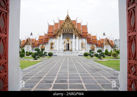 Wat Benchamabophit Dusitwanaram oder Marmortempel in Bangkok. Es ist einer von Bangkoks bekanntesten Tempeln und eine der wichtigsten Touristenattraktionen Stockfoto