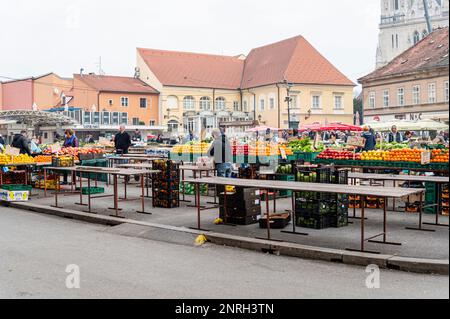 Blick auf den Dolac Markt und die Kathedrale, Zagreb, Kroatien Stockfoto