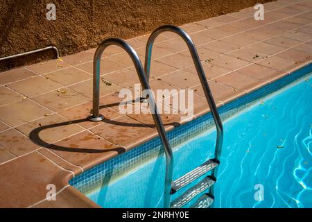 Swimmingpool im Sommer Stockfoto