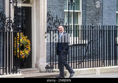 London, England, Großbritannien. 27. Februar 2023. Der Staatsminister im Nordirland, STEVE BAKER, trifft in der Downing Street 1 ein. (Kreditbild: © Tayfun Salci/ZUMA Press Wire) NUR REDAKTIONELLE VERWENDUNG! Nicht für den kommerziellen GEBRAUCH! Kredit: ZUMA Press, Inc./Alamy Live News Stockfoto