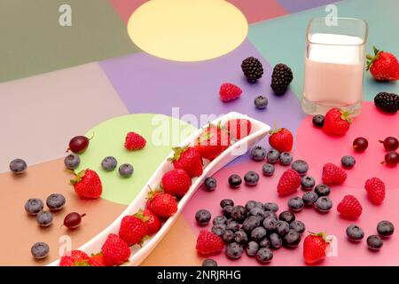 Yogurt with berries still life on a bright background. Stockfoto