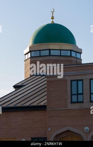 Lincolns muslimische Moschee, Aufruf zum Gebet, Richtung Mekka, Kuppeln, Neubau, Gebete am Freitag Mittag, Qubba-Kuppel, Prophet Muhammad, Gebete, islamisches Leben. Stockfoto