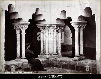 CLAUSTRO DEL MONASTERIO DE SAN PABLO DEL CAMPO, AUTOR: JEAN LAURENT, NUMERO DE FOTO: 1492. (COLECCIÓN ASF IMAGEN DE FOTOGRAFIAS ANTIGUAS, PRINCIPIOS S. XX). Stockfoto