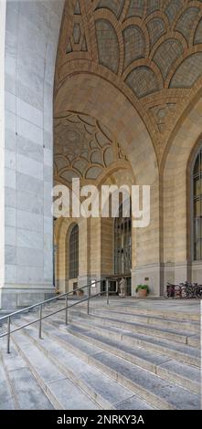 Stadtzentrum von Pittsburgh: Regierungssitz im Beaux-Arts-Stil, das berühmte City County Building befindet sich einen ganzen Block in der Grant Street. Stockfoto