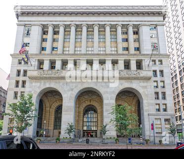 Stadtzentrum von Pittsburgh: Regierungssitz im Beaux-Arts-Stil, das berühmte City County Building befindet sich einen ganzen Block in der Grant Street. Stockfoto