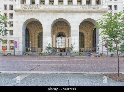 Stadtzentrum von Pittsburgh: Regierungssitz im Beaux-Arts-Stil, das berühmte City County Building befindet sich einen ganzen Block in der Grant Street. Stockfoto