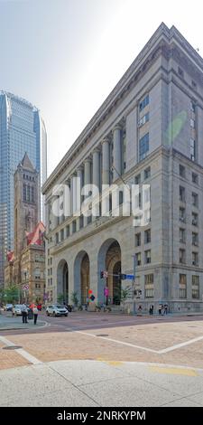 Stadtzentrum von Pittsburgh: Regierungssitz im Beaux-Arts-Stil, das berühmte City County Building befindet sich einen ganzen Block in der Grant Street. Stockfoto