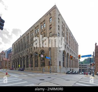 Pittsburgh Downtown: Das County Office Building ist bekannt für seine korinthischen Säulen oder Pilaster auf allen Seiten. Stockfoto