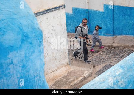 Street Scene, in der Kasbah des Udayas, Rabat. Marokko Stockfoto