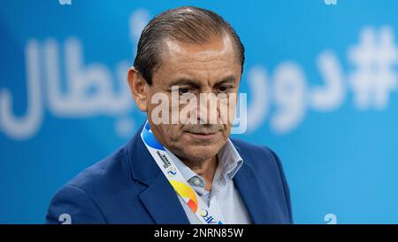 Doha, Katar. 26. Februar 2023. Der Cheftrainer von Al-Hilal SFC (KSA) Ramon Diaz aus Argentinien schaut sich das Halbfinalspiel der AFC Champions League 2022 gegen Al-Duhail SC (QAT) im Al Thumama Stadium am 26. Februar 2023 in Doha, Katar, an. Foto: Victor Fraile / Power Sport Images Credit: Power Sport Images Ltd/Alamy Live News Stockfoto