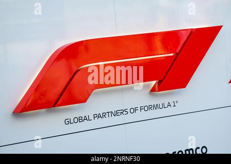 F1-Logo während der Formel 1 Aramco-Vorsaison-Tests 2023 der FIA Formel-1-Weltmeisterschaft 2023 vom 23. Bis 25. Februar 2023 auf der Bahrain International Circuit in Sakhir, Bahrain - Foto: FLORENT GOODEN / DPPI Media/LiveMedia Stockfoto