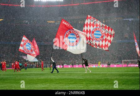 Allianz Arena im Spiel FC BAYERN MÜNCHEN - 1. FC UNION BERLIN 3-0 1. Deutsche Fußballliga am 26. Februar 2023 in München. Saison 2022/2023, Spieltag 22, 1. Bundesliga, FCB, München, 22.Spieltag. © Peter Schatz / Alamy Live News - DFL-VORSCHRIFTEN VERBIETEN DIE VERWENDUNG VON FOTOS als BILDSEQUENZEN und/oder QUASI-VIDEO - Stockfoto