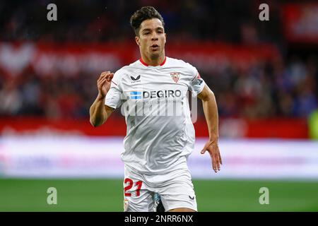 Oliver Torres vom FC Sevilla während des Spiels La Liga zwischen dem FC Sevilla und CA Osasuna spielte am 26. Februar im Sanchez Pizjuan Stadium in Sevilla, Spanien. (Foto: Antonio Pozo / PRESSIN) Stockfoto