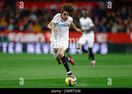 Bryan Gil vom FC Sevilla während des Spiels La Liga zwischen dem FC Sevilla und CA Osasuna am 26. Februar im Stadion Sanchez Pizjuan in Sevilla, Spanien. (Foto: Antonio Pozo / PRESSIN) Stockfoto