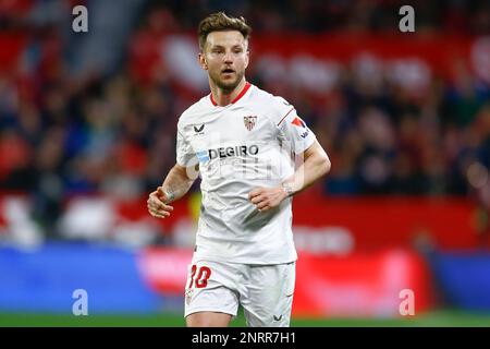 Ivan Rakitic vom FC Sevilla während des Spiels La Liga zwischen dem FC Sevilla und CA Osasuna spielte am 26. Februar im Stadion Sanchez Pizjuan in Sevilla, Spanien. (Foto: Antonio Pozo / PRESSIN) Stockfoto