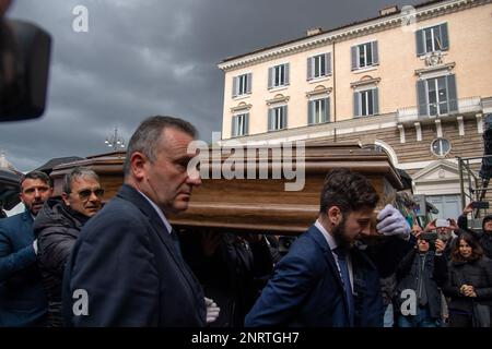 Rom Italien Februar 27 2023, während der Beerdigung von Maurizio Costanzo in der Künstlerkirche auf der Piazza del Popolo Rom Italien Februar 27 2023 Stockfoto