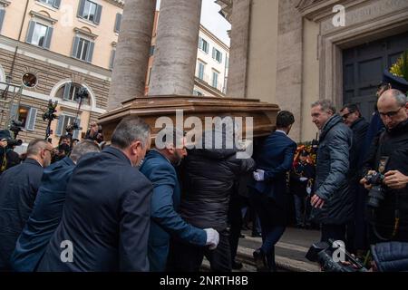 Rom Italien Februar 27 2023, während der Beerdigung von Maurizio Costanzo in der Künstlerkirche auf der Piazza del Popolo Rom Italien Februar 27 2023 Stockfoto