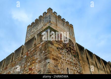 Detail der Burg St. Georg in Lissabon, Portugal, 2023 Stockfoto