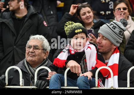 Castleford, England - 26. Februar 2023 - Heilige Fans. Rugby League Betfred Super League Runde zwei, Castleford Tigers gegen St. Helens im Mend-A-Hose Stadium, Castleford, Großbritannien Stockfoto
