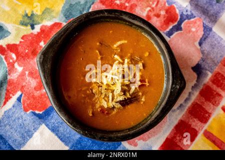 Cazuela Típica, typische Kasserolle, Hato Viejo Restaurant, traditionelle kolumbianische Küche, Medellín, Kolumbien Stockfoto