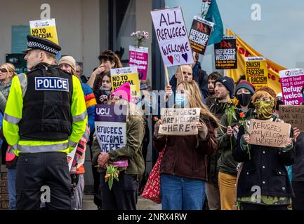 Beresford Hotel Refugee Protest & Counter Protest, Newquay, Cornwall Stockfoto