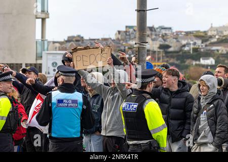 Beresford Hotel Refugee Protest & Counter Protest, Newquay, Cornwall Stockfoto