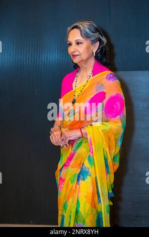 Neu-Delhi, Indien. 27. Februar 2023. Sharmila Tagore Indianerin, die während einer Pressekonferenz ihres bevorstehenden Familienfilms GULMOHAR im Le Meridien Hotel in Neu-Delhi gesehen wurde. (Foto: Pradeep Gaur/SOPA Images/Sipa USA) Guthaben: SIPA USA/Alamy Live News Stockfoto
