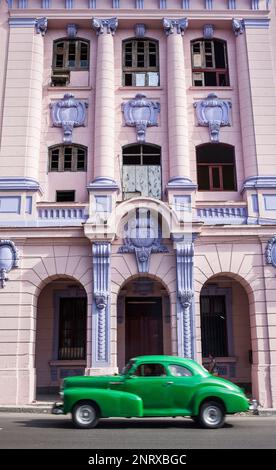 Straßenszene in Avenida Simon Bolivar oder Reina, Centro Habana, La Habana, Kuba Stockfoto