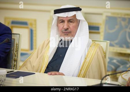 Kiew, Ukraine. 26. Februar 2023. Generalaufseher des Zentrums für humanitäre Hilfe und Hilfe von König Salman Abdullah Al Rabeeah während eines bilateralen Treffens mit dem ukrainischen Präsidenten Wolodymyr Zelenskyy und einer Delegation im Mariinsky-Palast am 26. Februar 2023 in Kiew, Ukraine. Kredit: Pool Photo/Pressestelle Des Ukrainischen Präsidenten/Alamy Live News Stockfoto