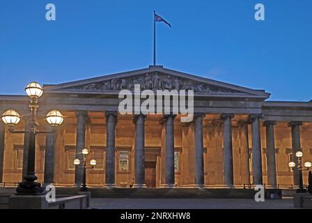 Das britische Museum bei Nacht Stockfoto