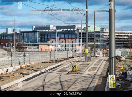 Fast fertiggestellte Erweiterung der Straßenbahnlinie in Newhaven, Leith, Edinburgh, Schottland, Großbritannien Stockfoto