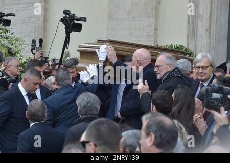 Rom, Italien. 27. Februar 2023. Vittorio Sgarbi Rom, Beerdigung von Maurizio Costanzo. 27. Februar 2023 Guthaben: dpa/Alamy Live News Stockfoto