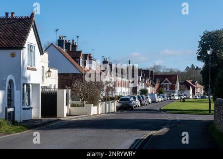 Rowlands Castle Village, Hampshire, England, Großbritannien, Blick auf das Dorf an einem sonnigen Februar-Tag Stockfoto