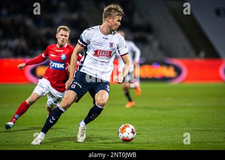 Aarhus, Dänemark. 26., Februar 2023. Frederik Tingager (5) von der AGF während des 3F stattfindenden Superliga-Spiels zwischen Aarhus GF und Silkeborg IF im Ceres Park in Aarhus. (Foto: Gonzales Photo - Morten Kjaer). Stockfoto