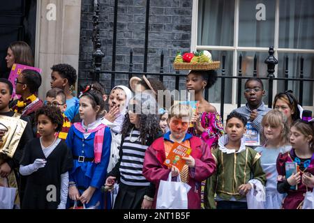 London, Großbritannien. 27. Februar 2023. London UK Children Celebrate World Book Day in 10 Downing Street, London UK Credit: Ian Davidson/Alamy Live News Stockfoto