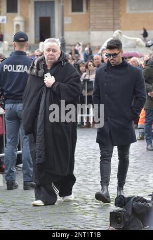 Rom, Italien. 27. Februar 2023. Lele Mora. Rom, Beerdigung von Maurizio Costanzo. 27. Februar 2023 Guthaben: dpa/Alamy Live News Stockfoto